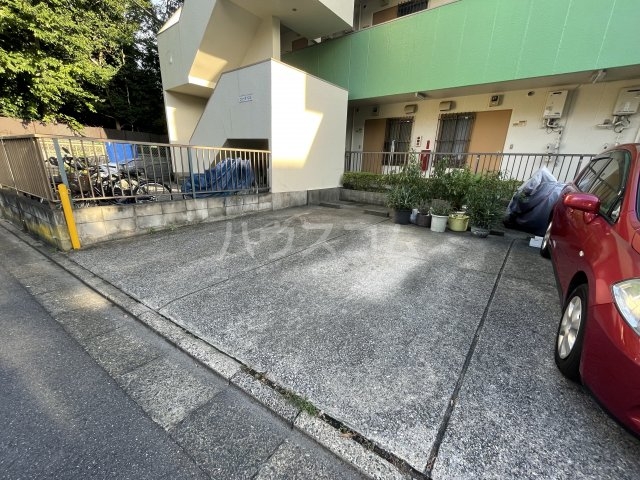 22/30 駐車場