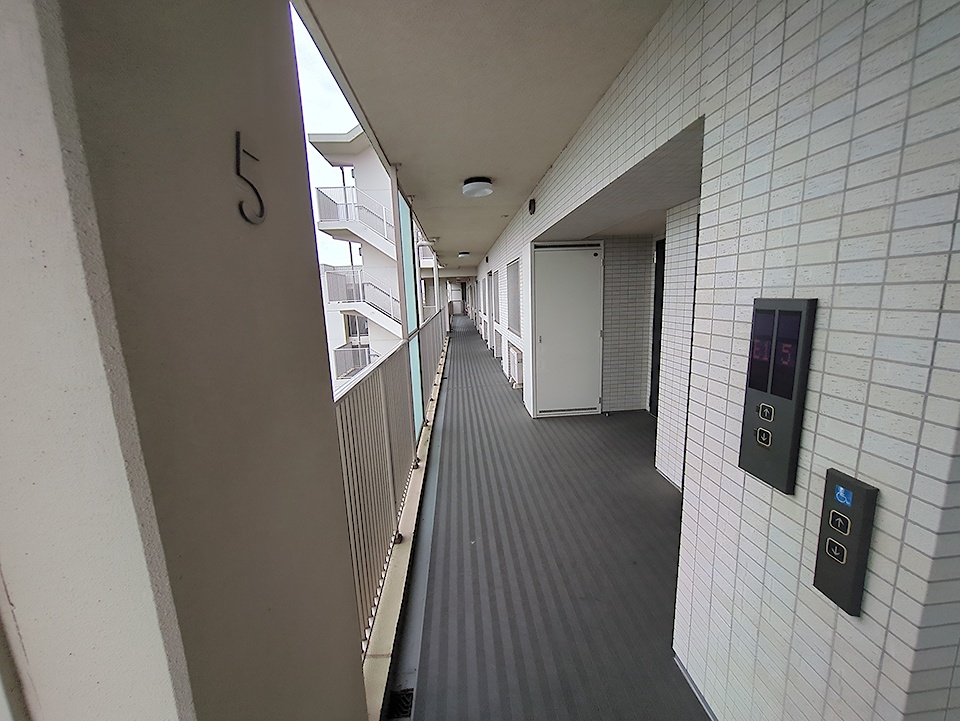 2/4 エントランス