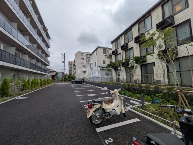 27/30 駐車場
