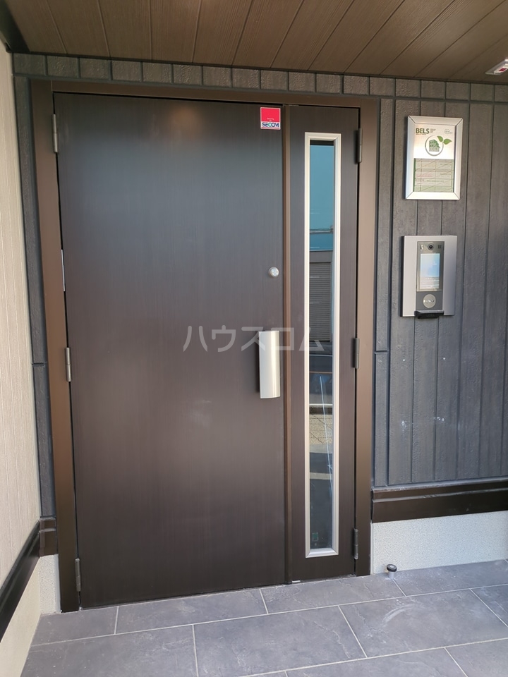 23/26 エントランス