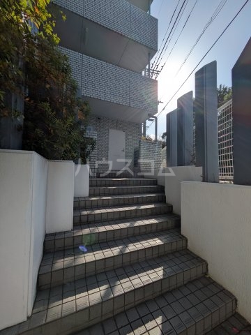 23/30 エントランス