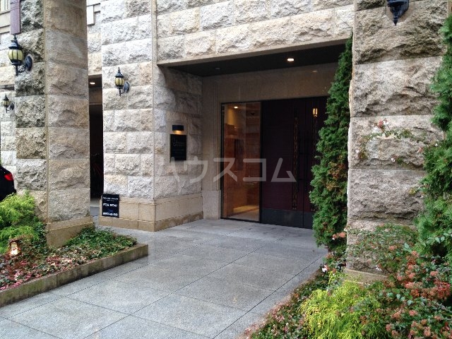 20/30 エントランス