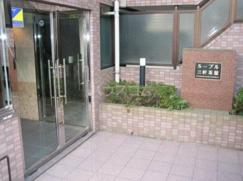 27/30 エントランス