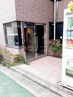 28/30 エントランス