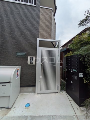 25/30 エントランス