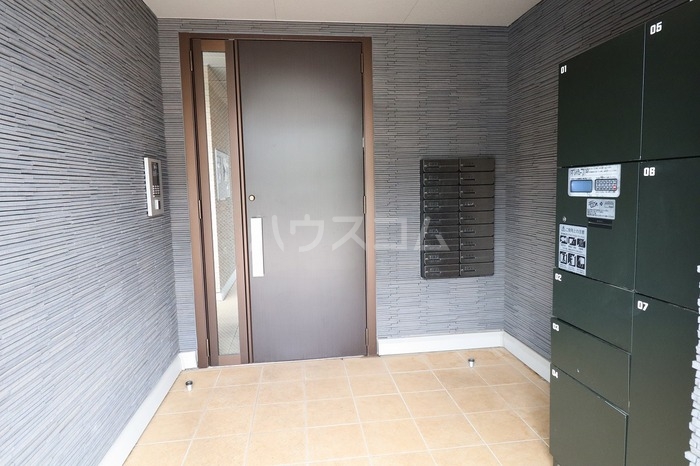 18/27 エントランス