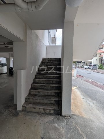 14/15 エントランス