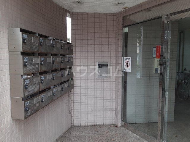 24/30 エントランス