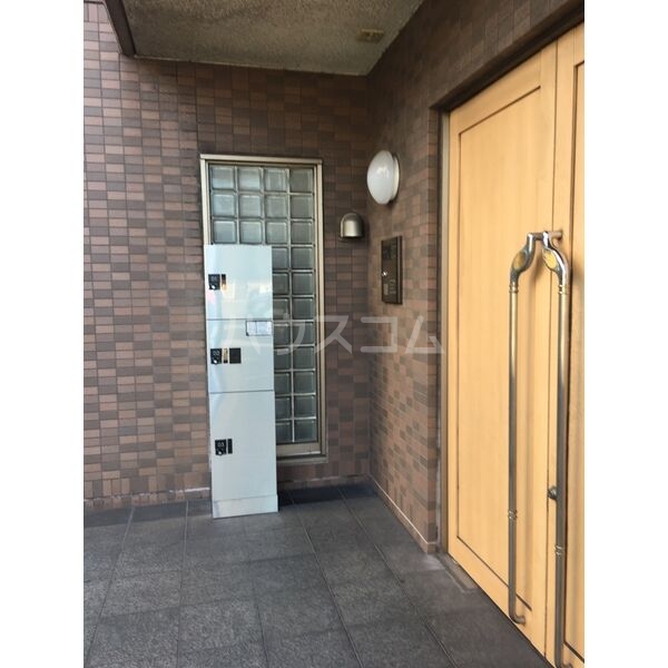 17/23 エントランス