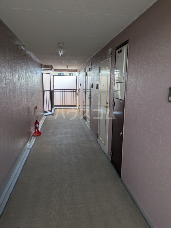 28/30 エントランス