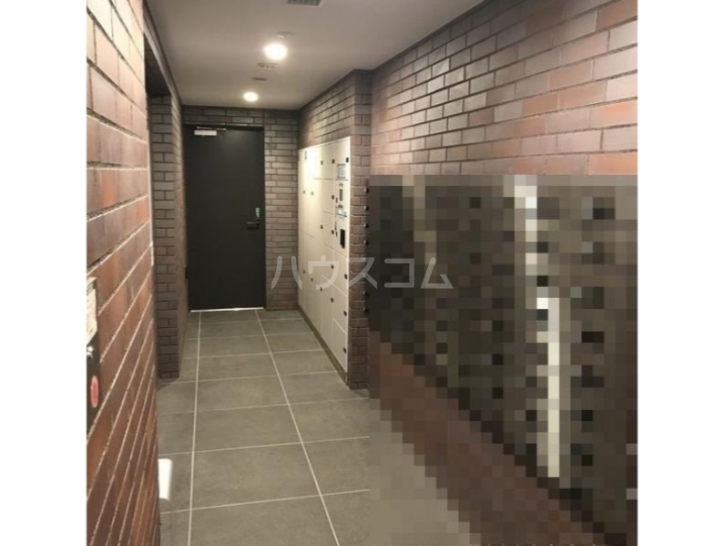 21/30 エントランス