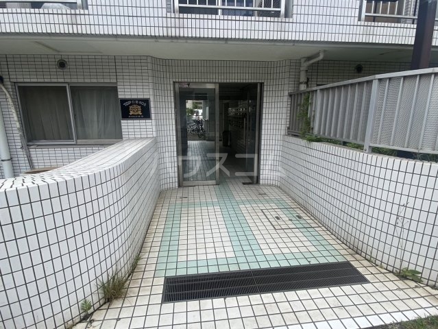 21/30 エントランス