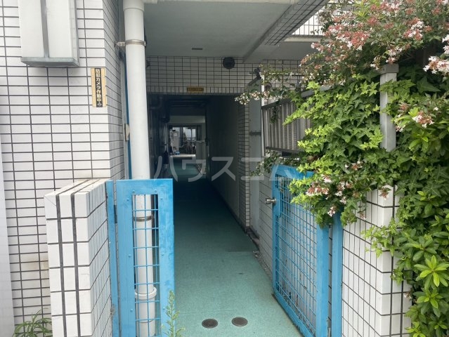 22/30 エントランス