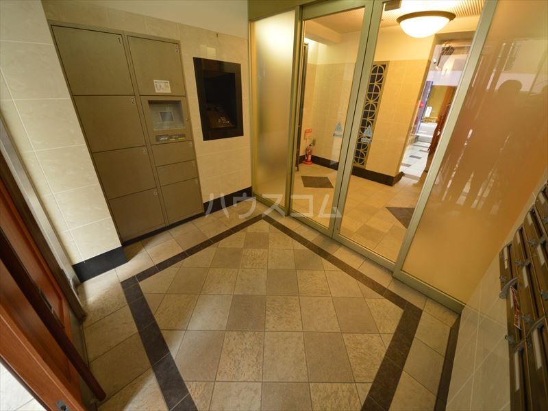 21/30 エントランス