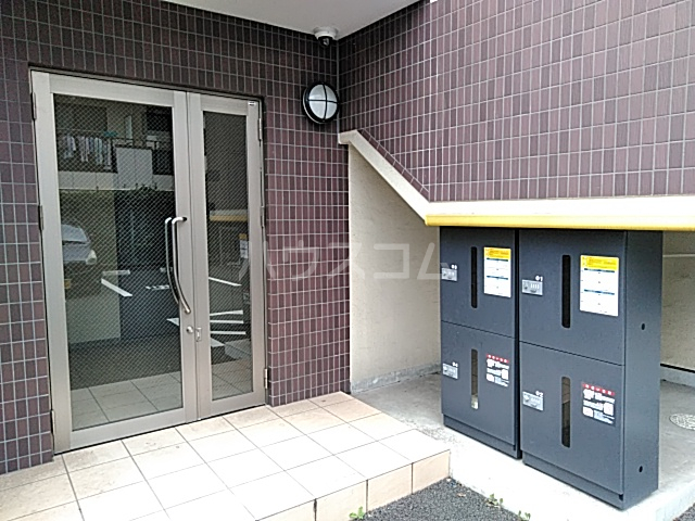 28/30 エントランス