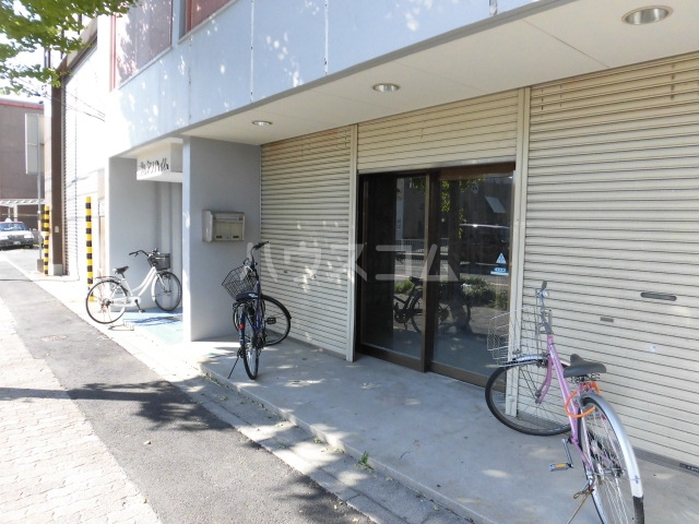 22/28 エントランス