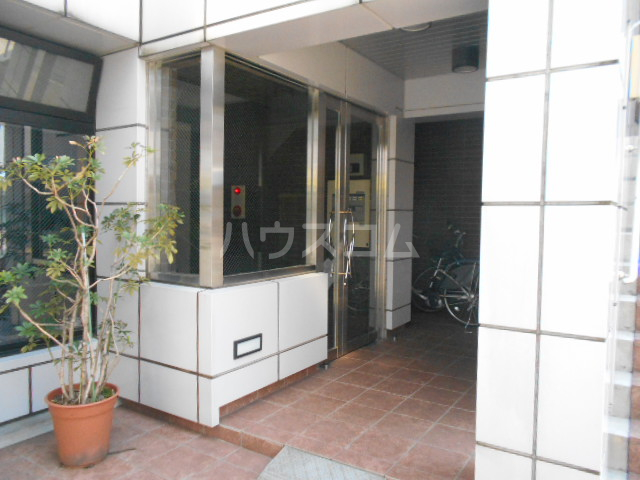 2/4 エントランス