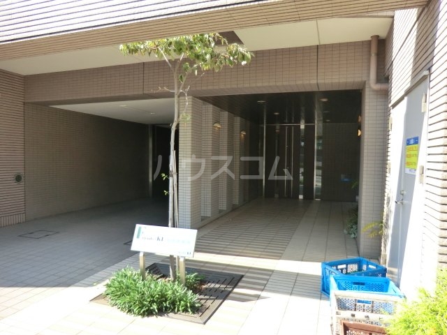 16/19 エントランス