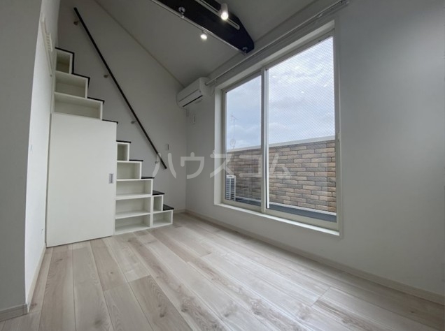 13/18 バルコニー