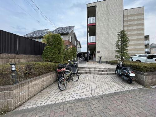 14/19 エントランス