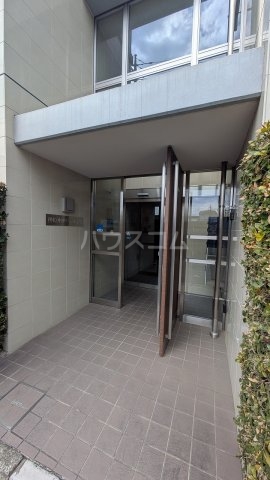 18/23 エントランス