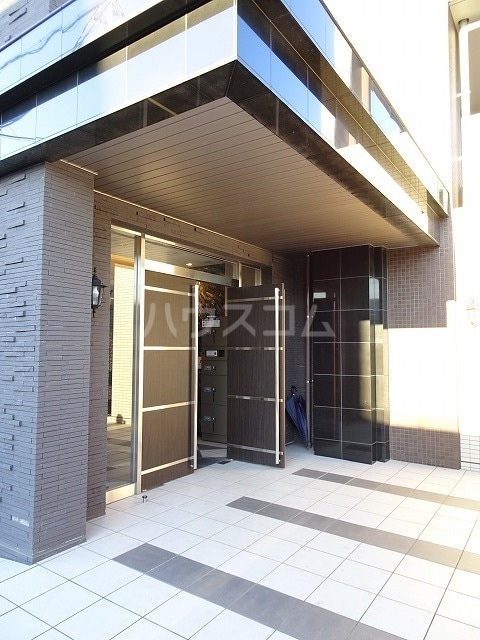 16/16 エントランス