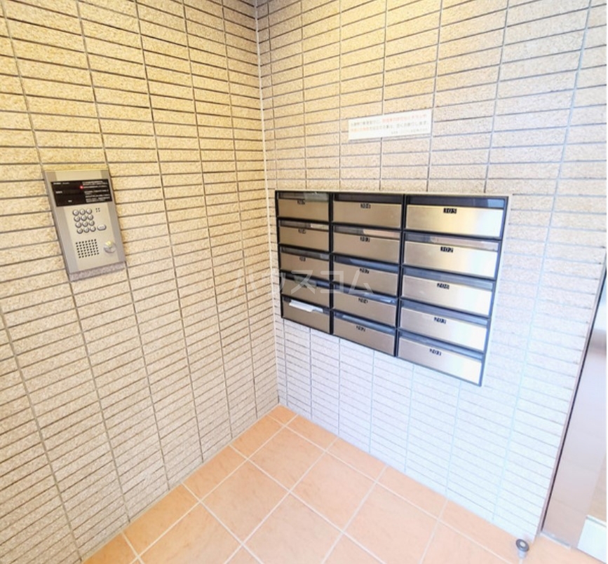 13/19 エントランス