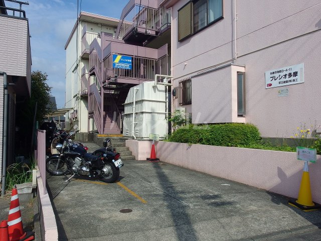 23/30 エントランス