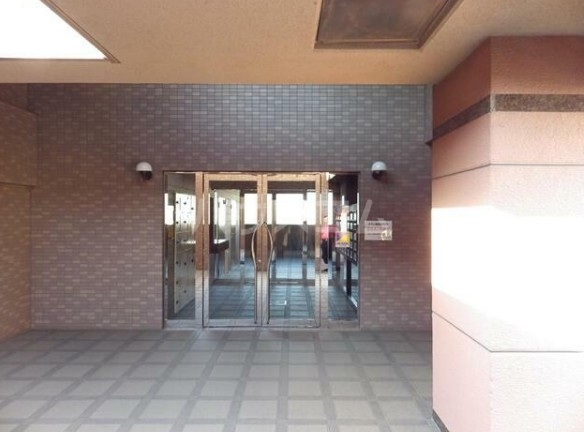 2/2 エントランス