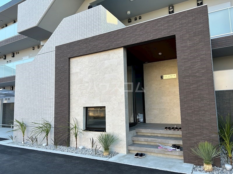 28/30 エントランス