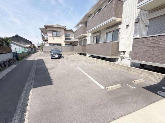 28/30 駐車場