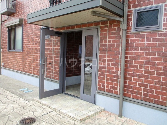 16/17 エントランス