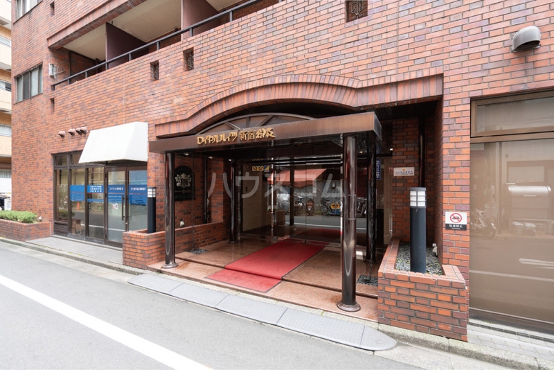 16/23 エントランス