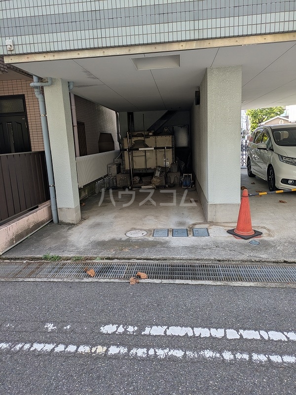 18/21 エントランス