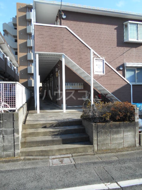 28/30 エントランス