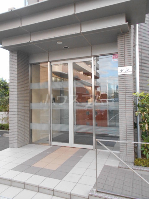 27/30 エントランス