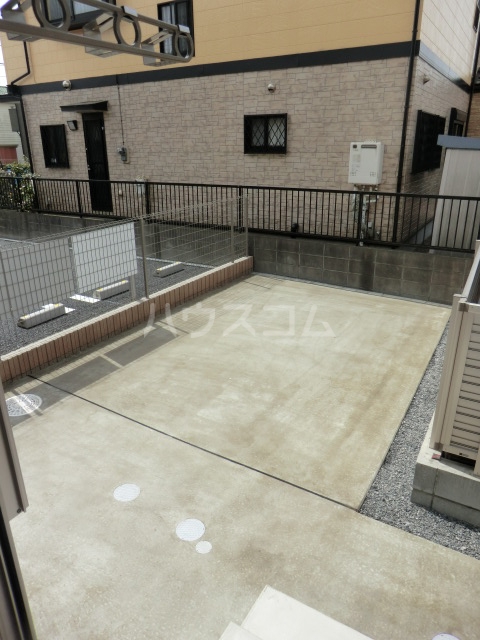 21/30 エントランス