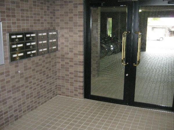 20/27 エントランス