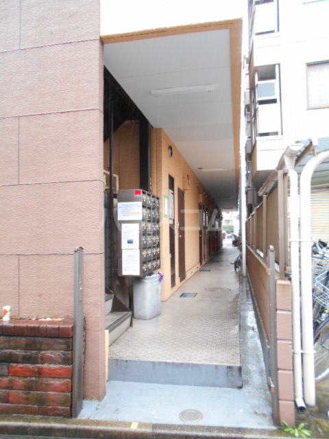 28/30 エントランス