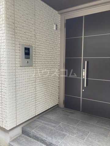 20/23 エントランス