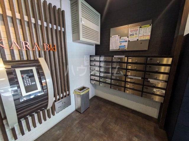 23/29 エントランス