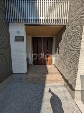 23/28 エントランス