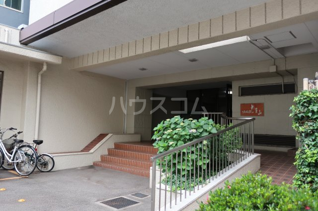 2/4 エントランス