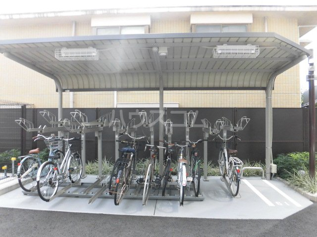 23/30 エントランス