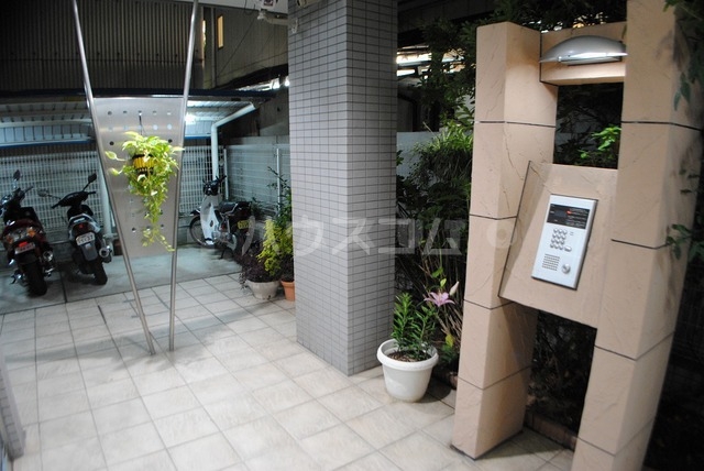 22/30 エントランス