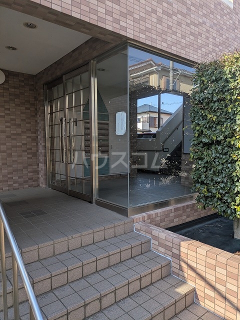 27/30 エントランス