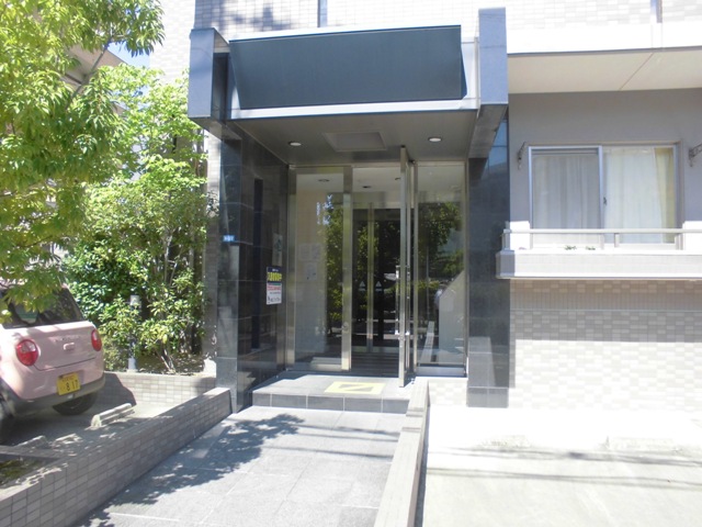 19/27 エントランス