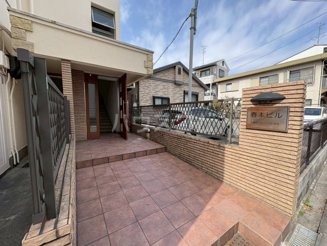 24/30 エントランス