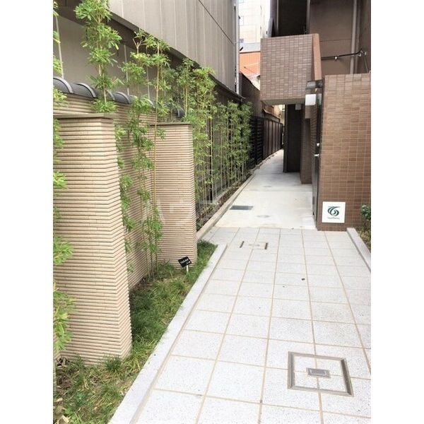 18/22 エントランス