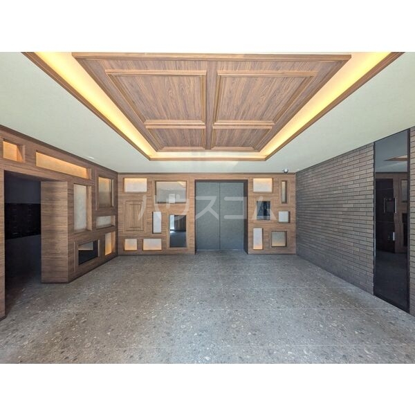 16/22 エントランス